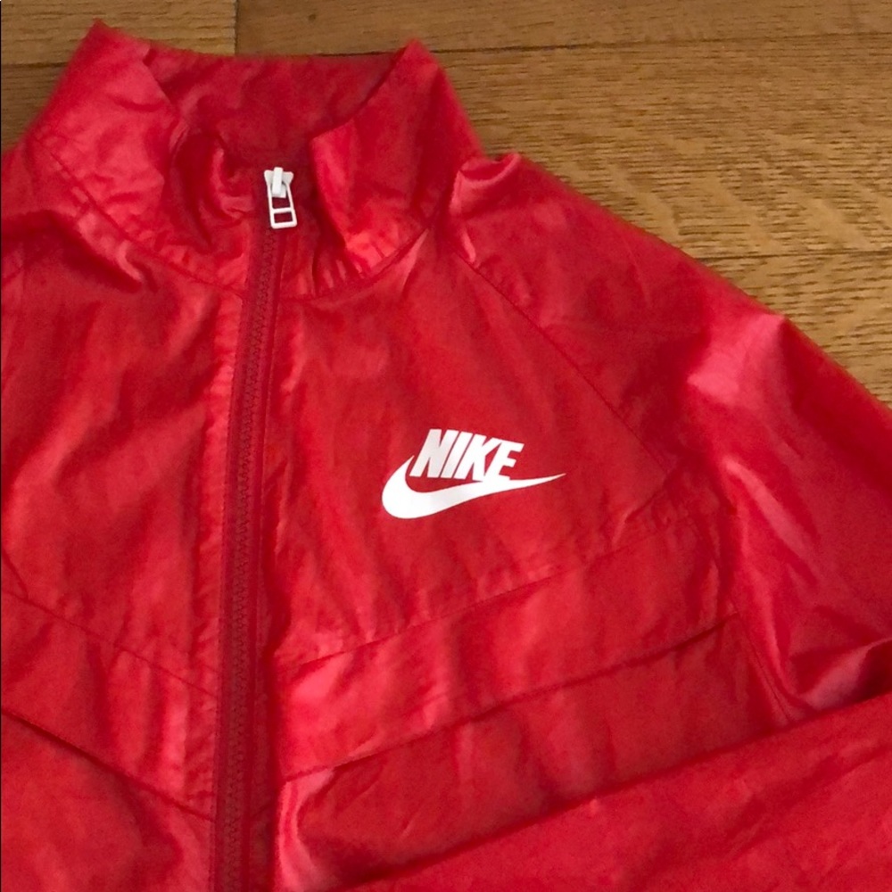 Nike Cropped Windbreaker - Exclusive!